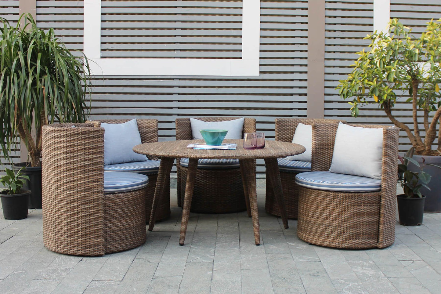 Oren Outdoor Set